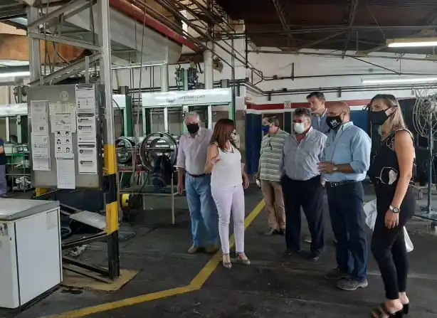 Funcionarios provinciales recorrieron las instalaciones de  Imperial Cord