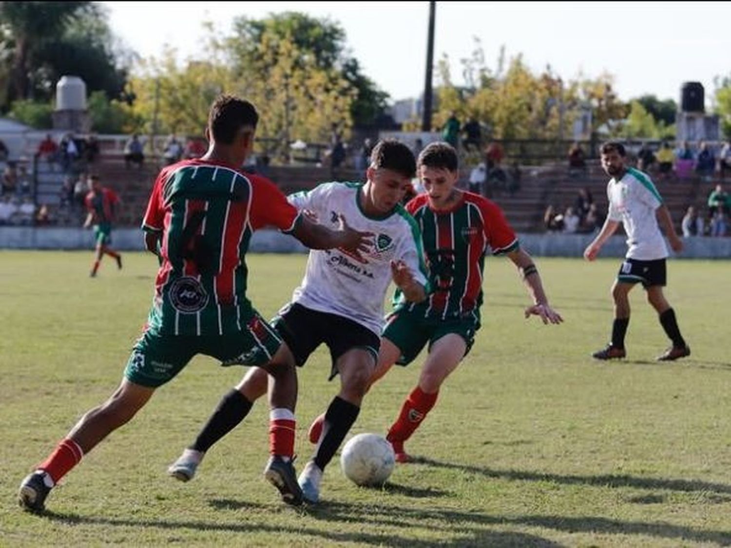 En el duelo correspondiente a la primera rueda, Camioneros se impuso 1-0 de local (crédito: IG Gol Entra).