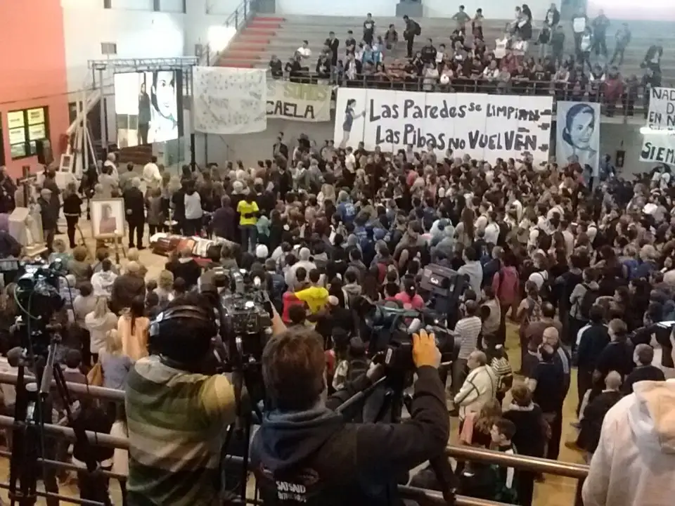 Una multitud despide los restos de Micaela en Concepción del Uruguay 