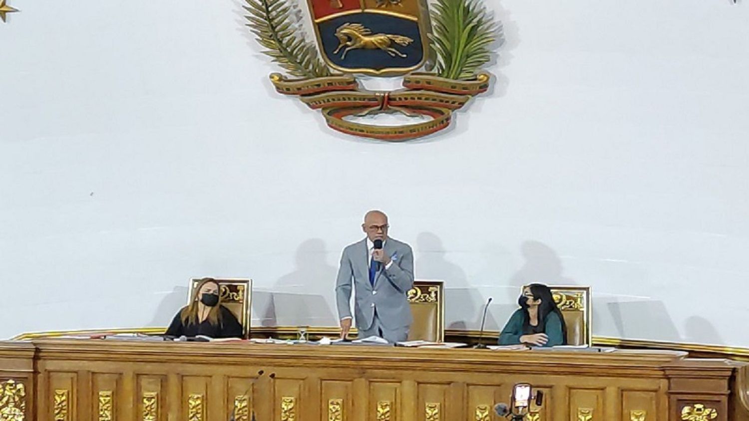 Chavismo aprueba ley para darle mayor «participación” a bachilleres en primaria