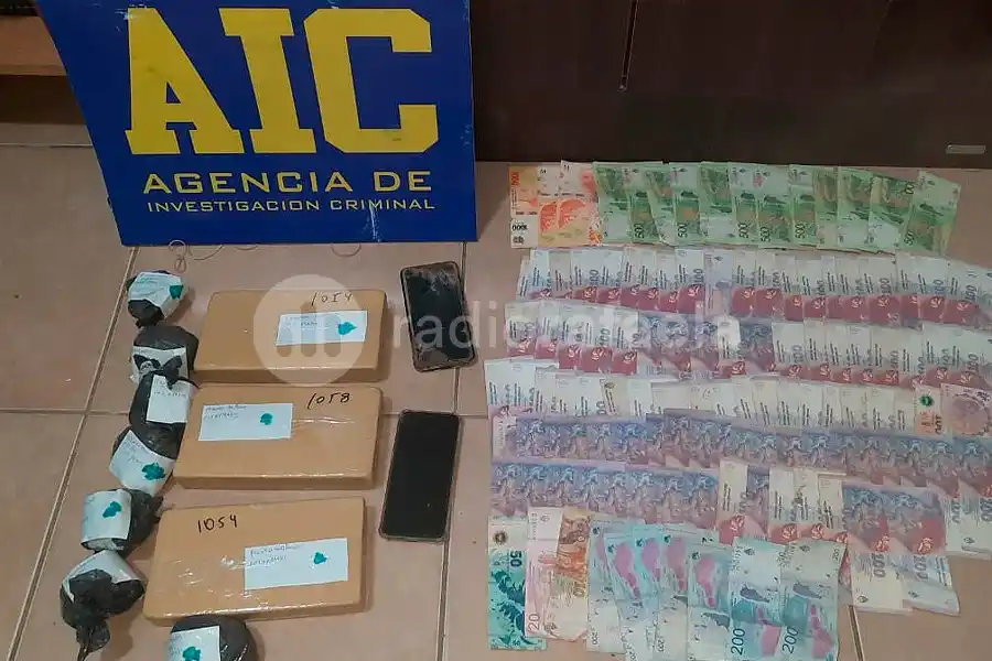 Los detuvieron cuando transportaban tres “ladrillos” de cocaína en Recreo