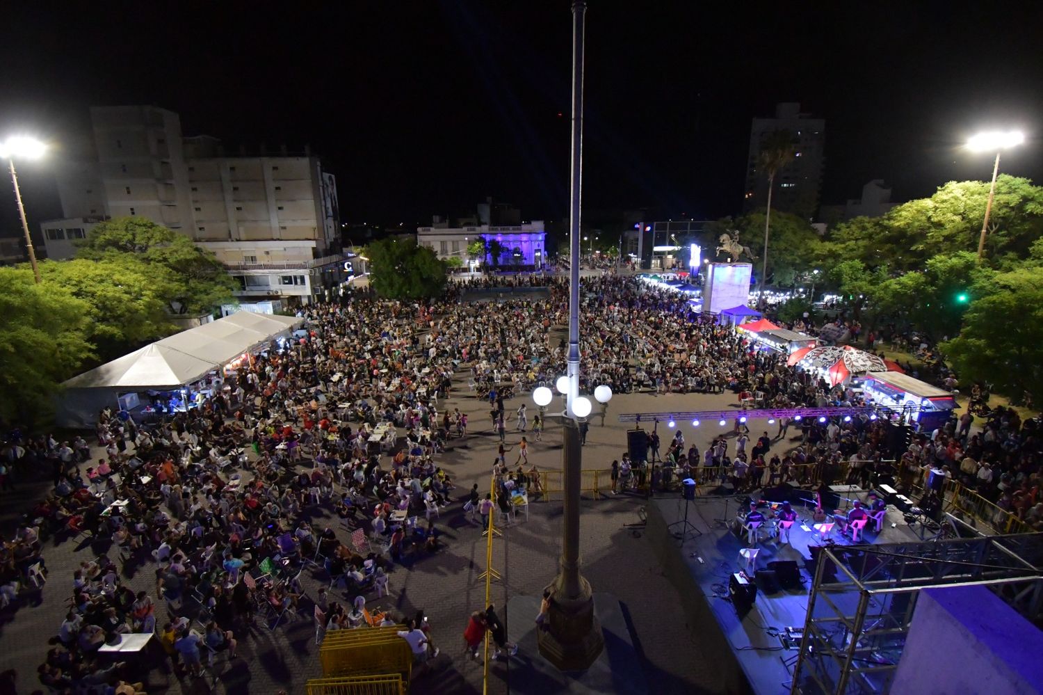 Los vecinos vibraron con las presentaciones de artistas locales y regionales