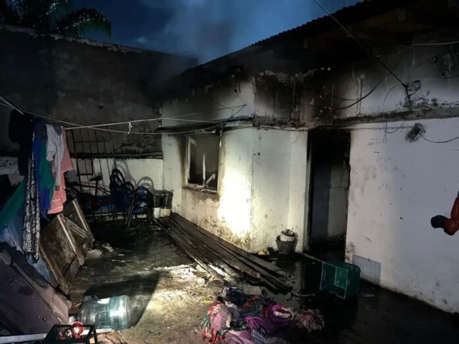 Tragedia: un niño de 7 años falleció en el incendio de su casa