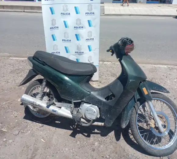 Viajaba en una moto sin patente y con pedido de secuestro