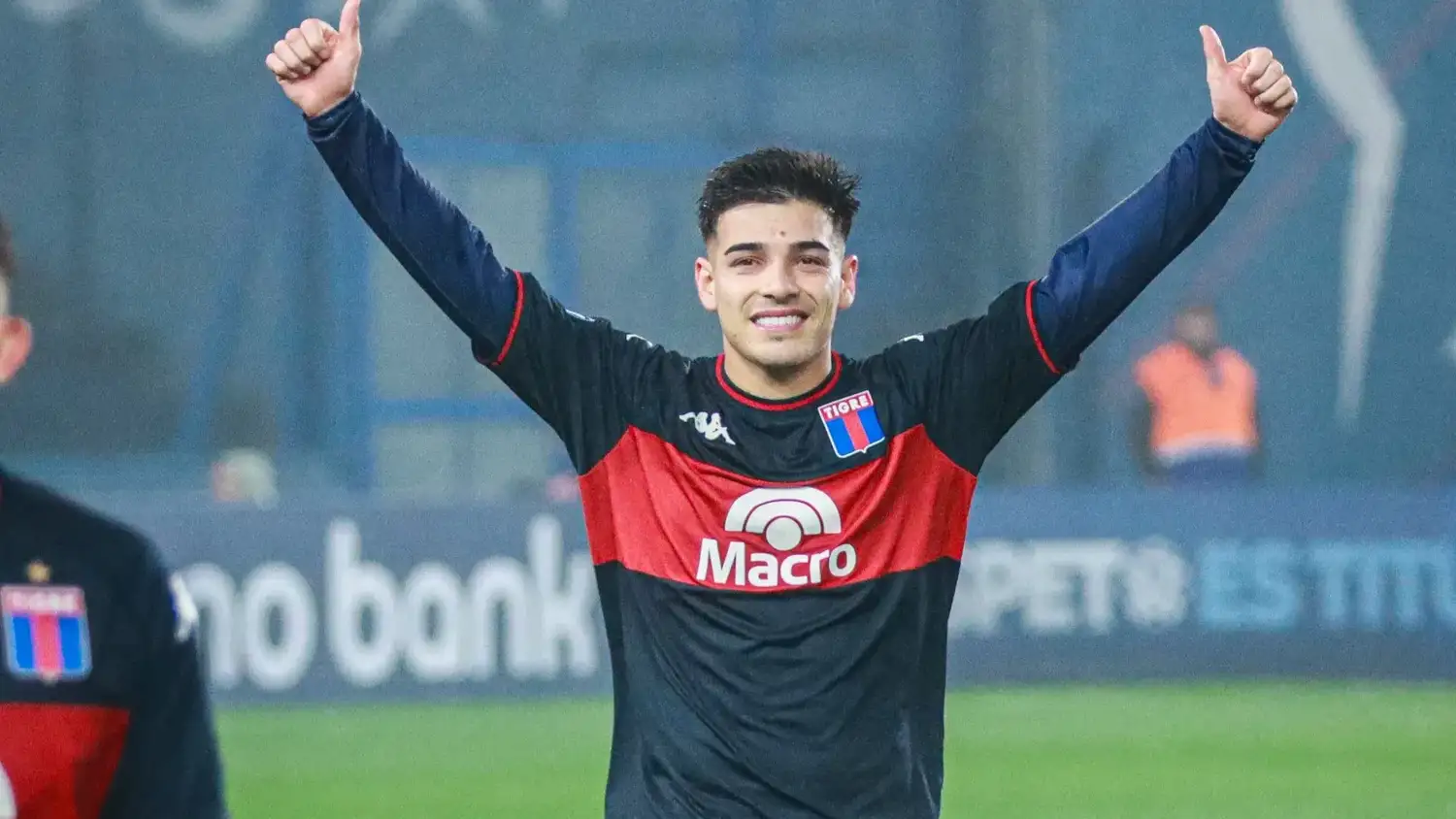 Nahuel Banegas fue titular en Tigre en Montevideo.