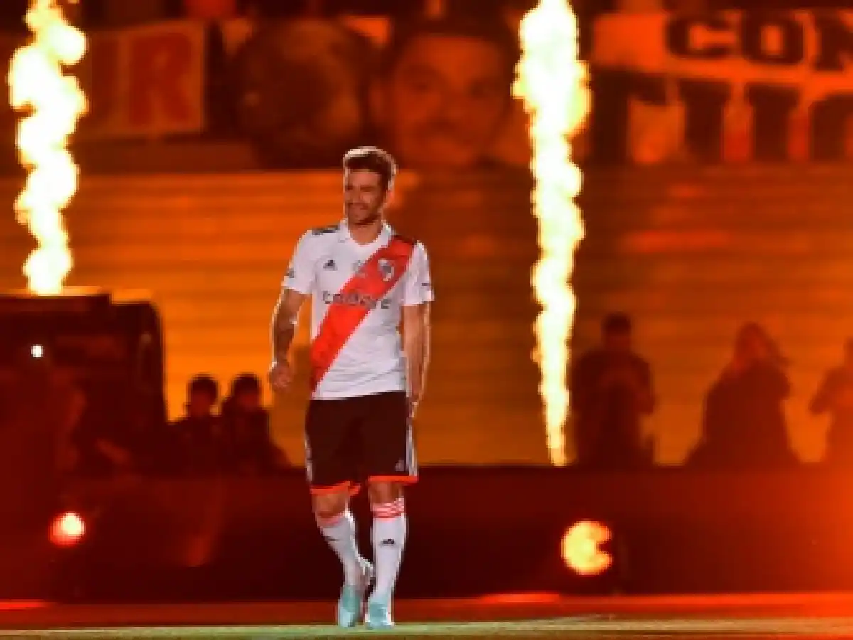 Ponzio recibió el cariño de la gente en su multitudinaria despedida del fútbol