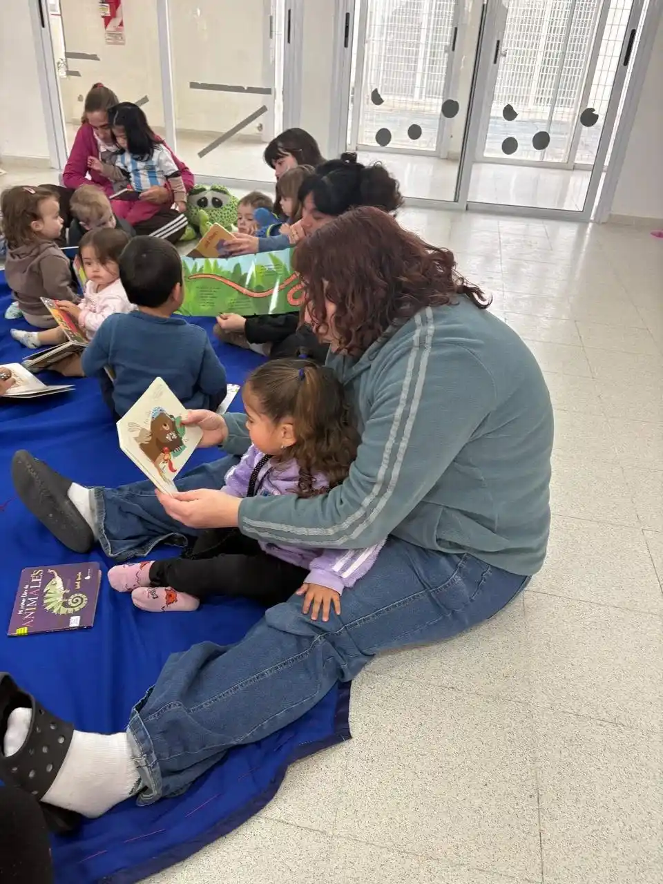 La Biblioteca Ambulante impulsó el proyecto "Bebeteca Pequeño Búho" en los barrios 30 de Mayo y San Luis