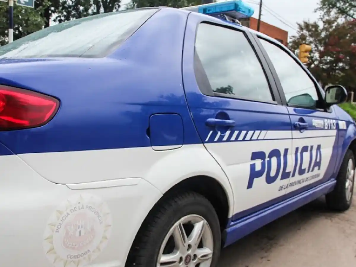 Fue a comprar un celular y  la abordaron dos delincuentes: le robaron un Iphone y 400 dólares