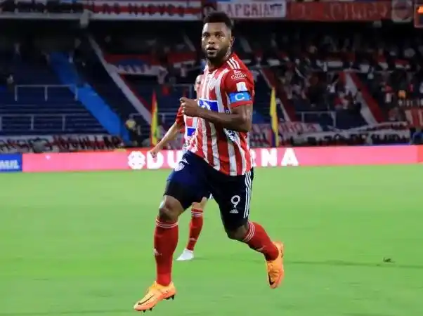 Por falta de dólares, peligra el pase de Miguel Borja a River