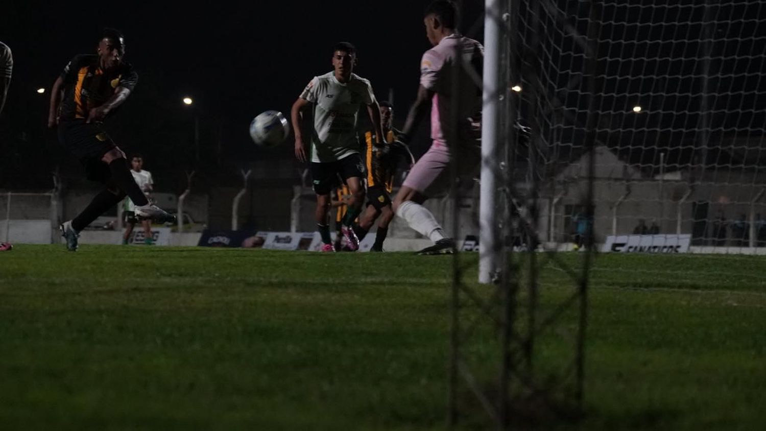 Un Santamarina sin juego se conformó con un punto