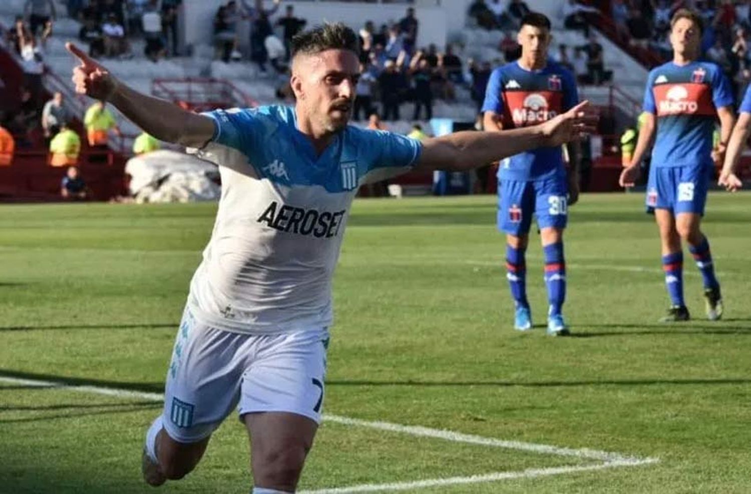 Racing le dio vuelta el partido a Tigre y se clasificó a la final del Trofeo de Campeones