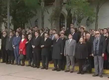 El Gobernador se habría descompensado en pleno acto de la Provincialización