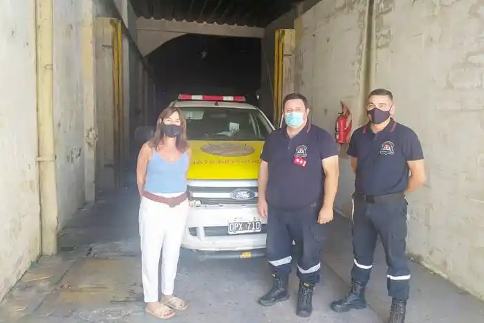 Se entregó una camioneta  en comodato a los  bomberos de Concordia