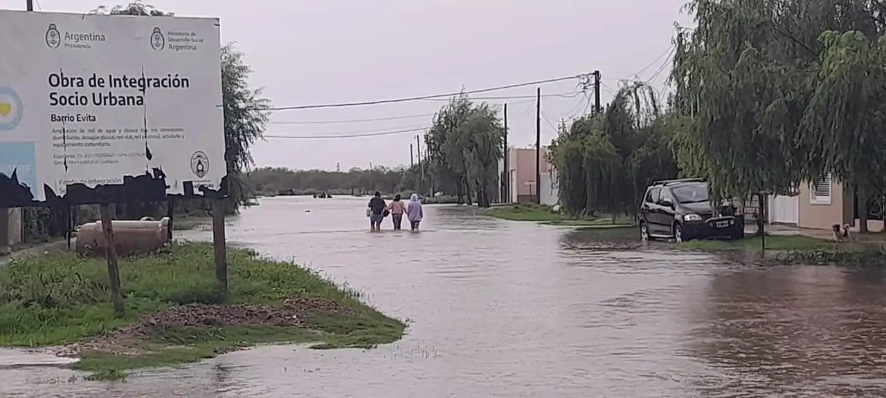 Los anegamientos se replican en varios sectores de la ciudad.