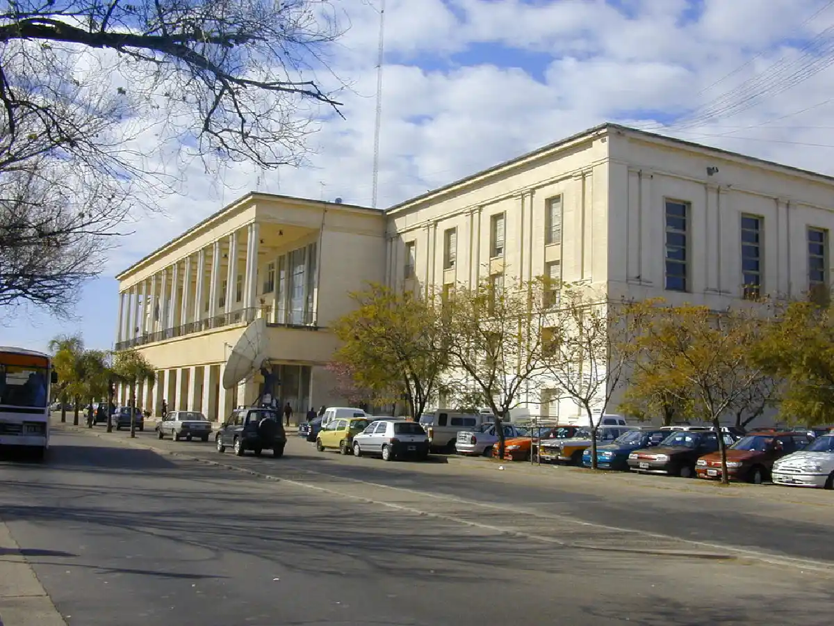 Escándalo en la Facultad de Medicina: de enuncian chats de docentes con tenor sexual sobre alumnas 