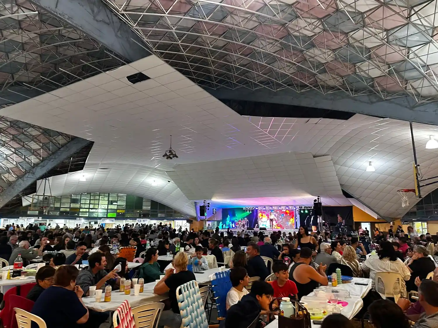 Un importante marco de público en la Fiesta de la Familia