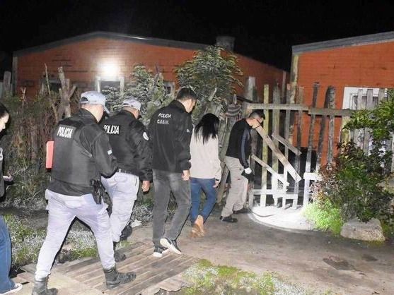 Clorinda: Atacó con un cuchillo
a tres policías y terminó detenido