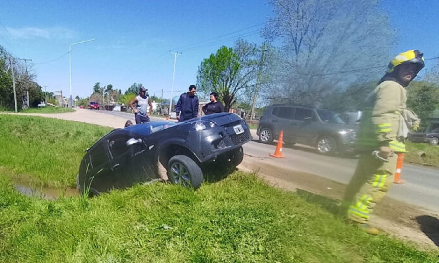 Realizó marcha atrás con su vehículo en ex ruta 26 y cayó en una cuneta