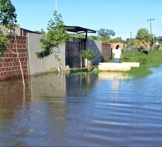 El Riacho San Hilario desbordó y ya causó graves inconvenientes a vecinos de Villa del Carmen.
