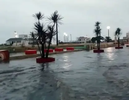 La tormenta cubrió el cielo y llovió con gran intensidad
