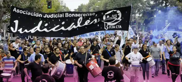 Descontarán los días de paro a judiciales bonaerenses y se agudiza el conflicto