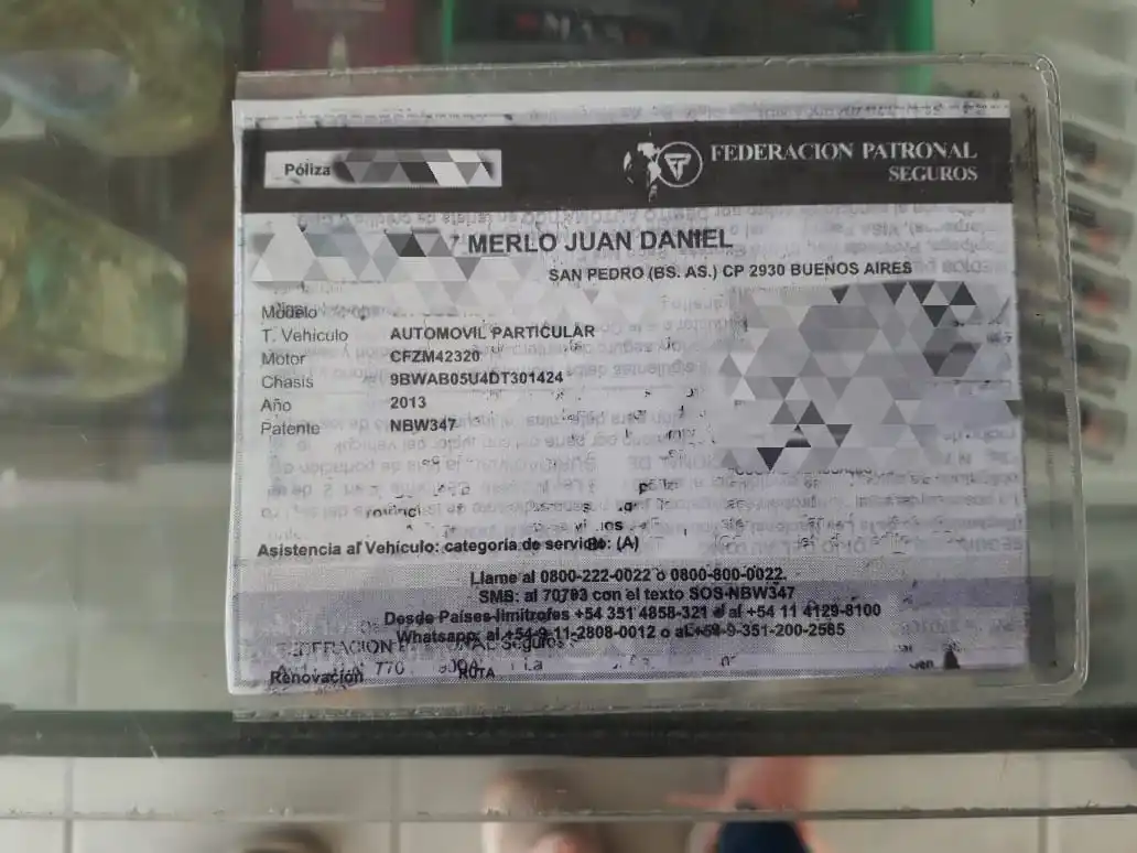 Tarjeta del seguro de un vehículo encontrada