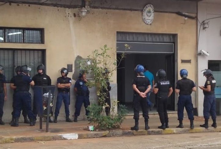 Abusó de una nena de 11 años, se hizo cargo del bebé y lo absolvieron