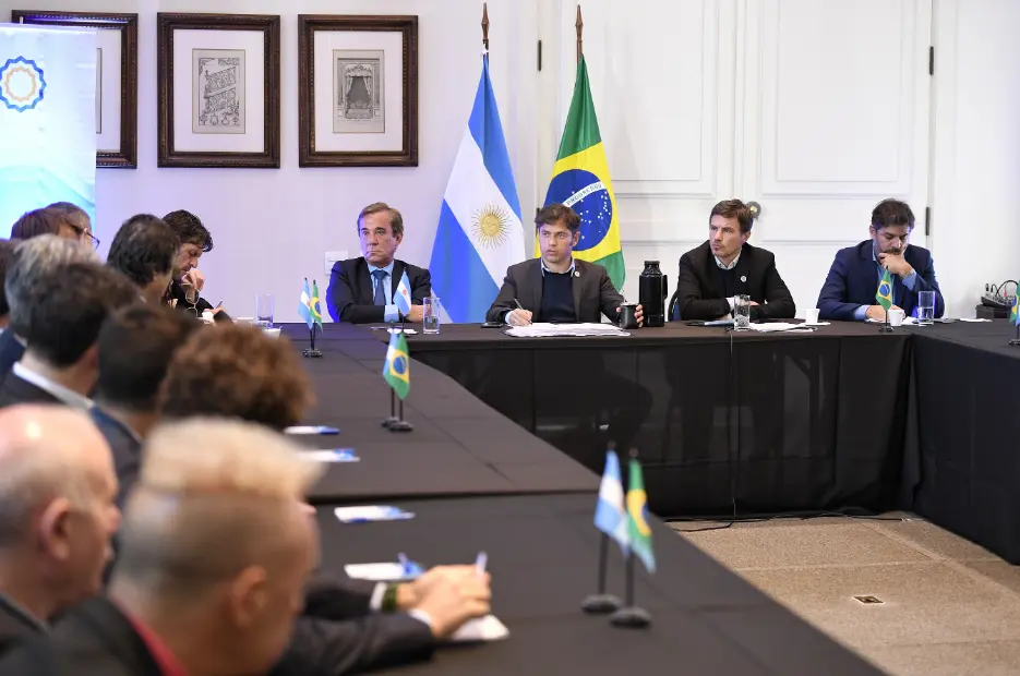 Kicillof en Brasil: encabezó una misión comercial junto al embajador Daniel Scioli