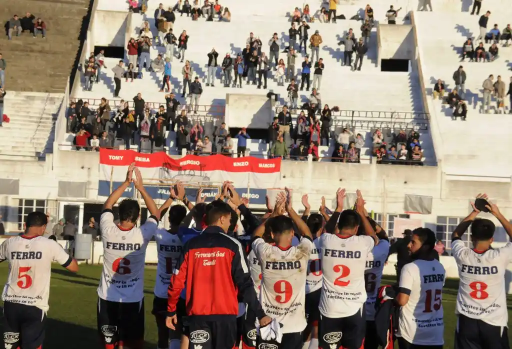 La presencia de público en los partidos de fútbol, una polémica 