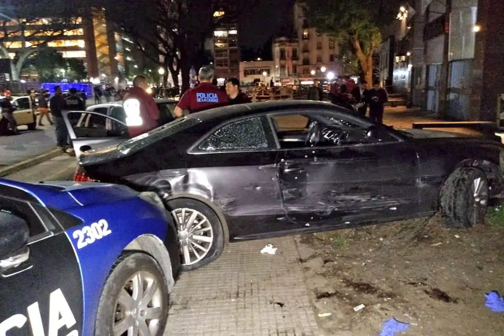 Un delincuente robó un auto y generó un tiroteo frente a la Facultad de Medicina de la UBA