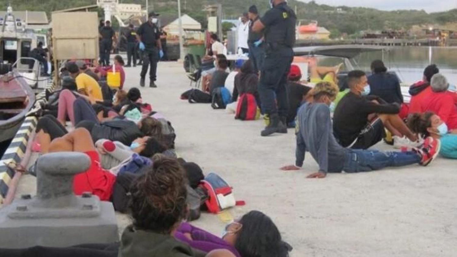 Países Bajos retira apoyo financiero a Curazao: por maltrato, detención y expulsión de venezolanos