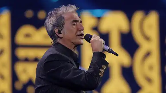 ¿OTRA VEZ? Alejandro Fernández da un «show» y el público lo deja en visto (video)