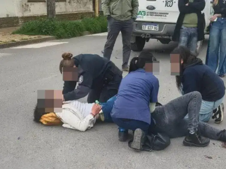 Dos mujeres hospitalizadas tras el choque entre una camioneta y una moto