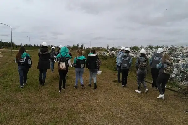 Estudiantes de Héroes de Malvinas y Rosa Regazzi visitaron el Ecoparque 
