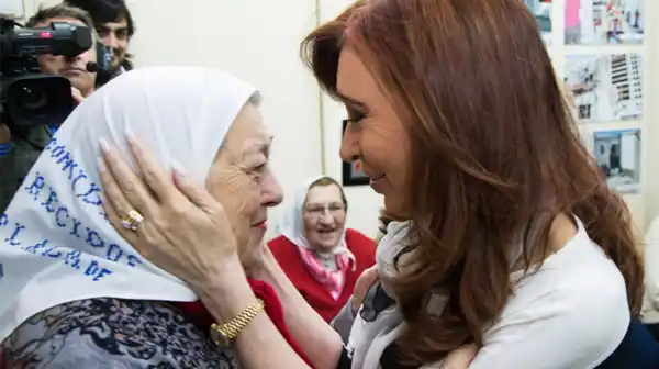 Cristina se reunió con Hebe de Bonafini, previo a la ronda 2000