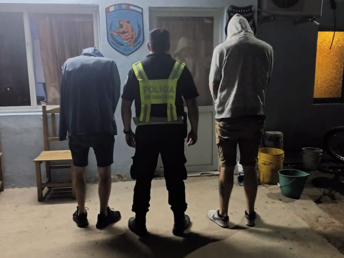 Impactante operativo: La Guardia Provincial Detiene vehículo con más de un kilo de marihuana y casi $700 mil en efectivo en Coronda - 2