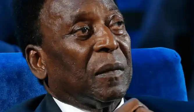 Pelé debió ser hospitalizado de urgencia en París