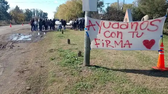 Vecinos de San Andrés de Giles cortaron la ex Ruta 193 para exigir su repavimentación completa