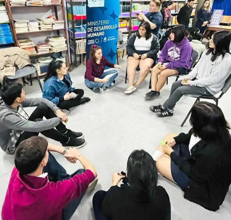 El centro de salud del barrio Liborsi brindó un 
taller de prevención del suicidio en la EPES N.º 57