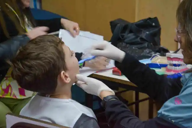 El Programa de Salud Escolar Bonaerense realiza controles médicos y de vacunación en escuelas públicas de la Provincia.