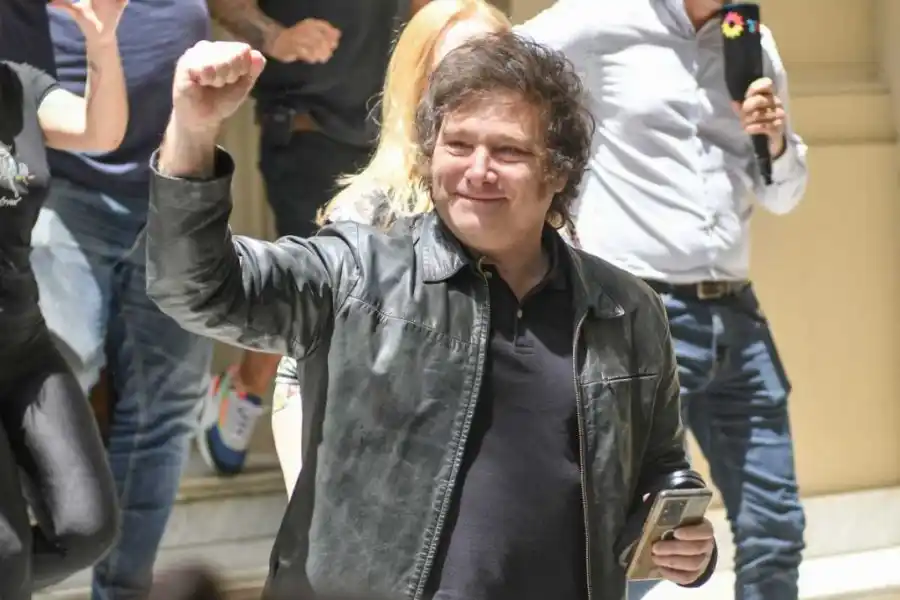 "Estamos a nada de la dolarización", aseguró Milei