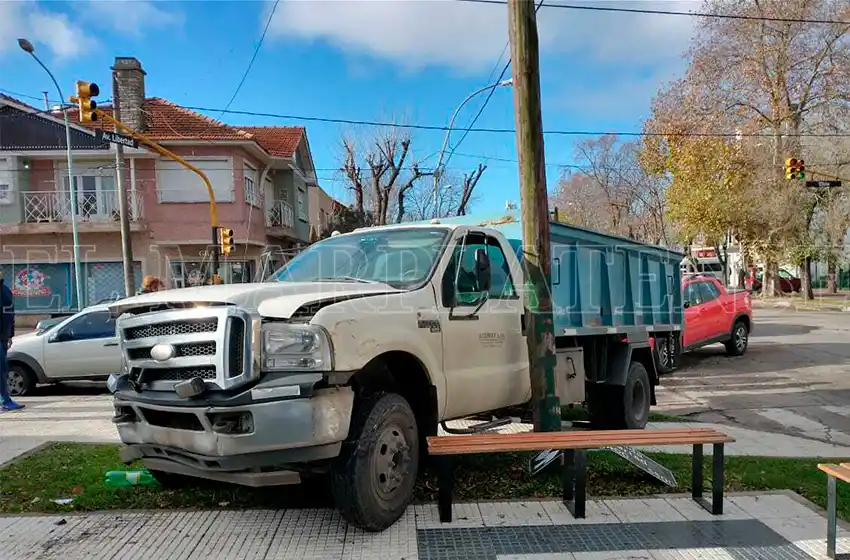 Fuerte choque en Libertad y Chile