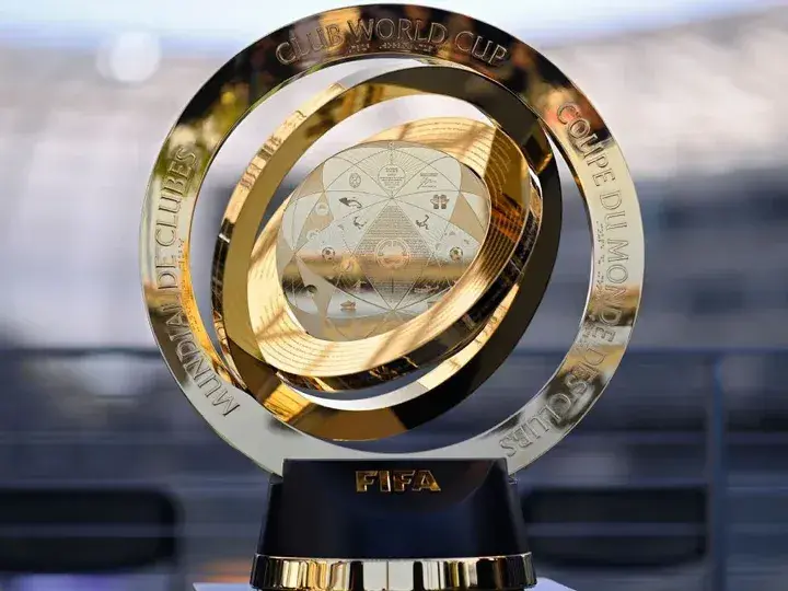 El trofeo del Mundial de Clubes que organiza la FIFA.