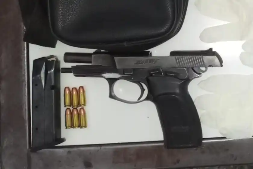 Cayó un adolescente de 16 años armado que tenía pedido de captura.