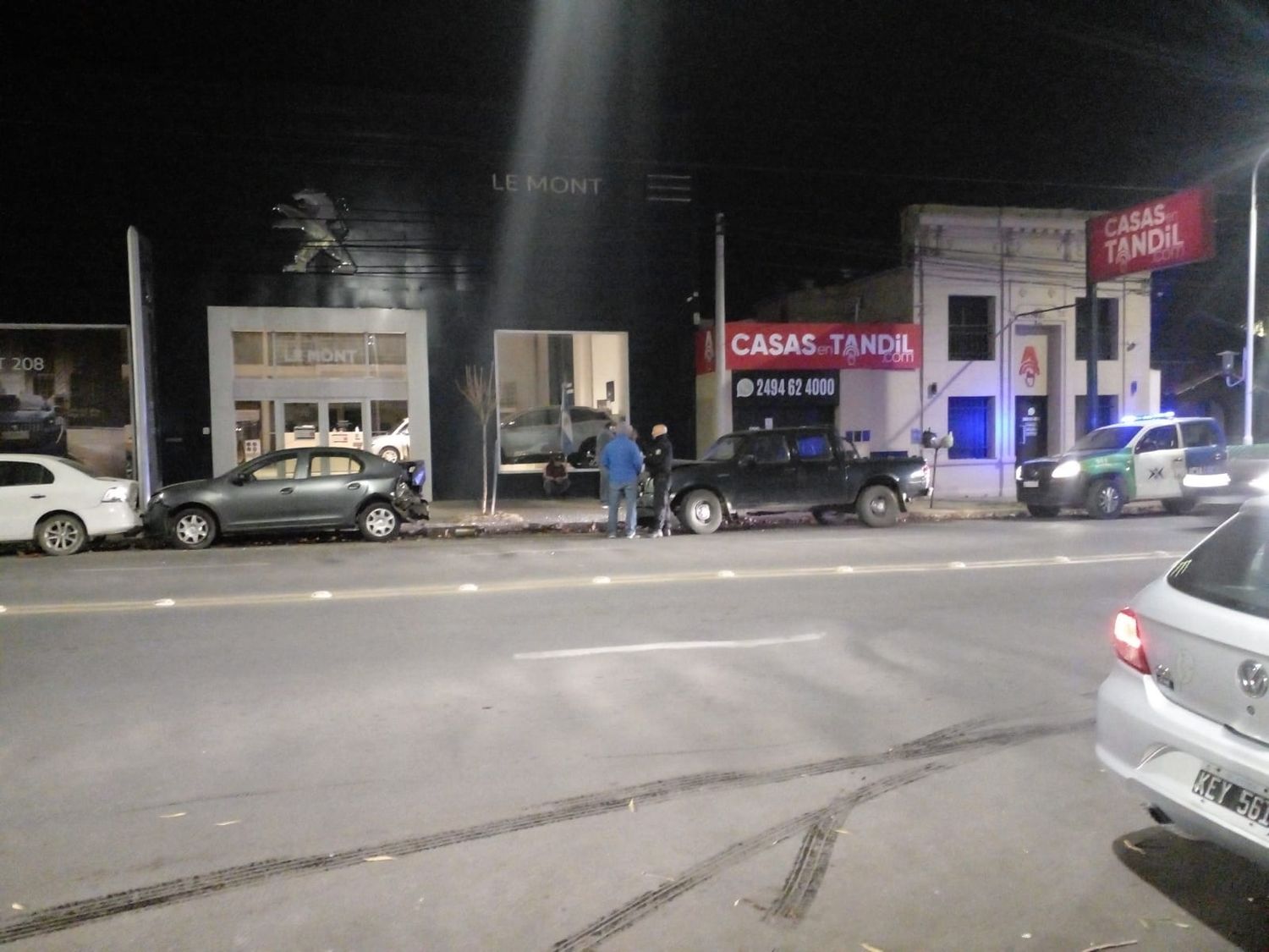 Cinco vehículos fueron dañados en un choque en cadena en avenida España