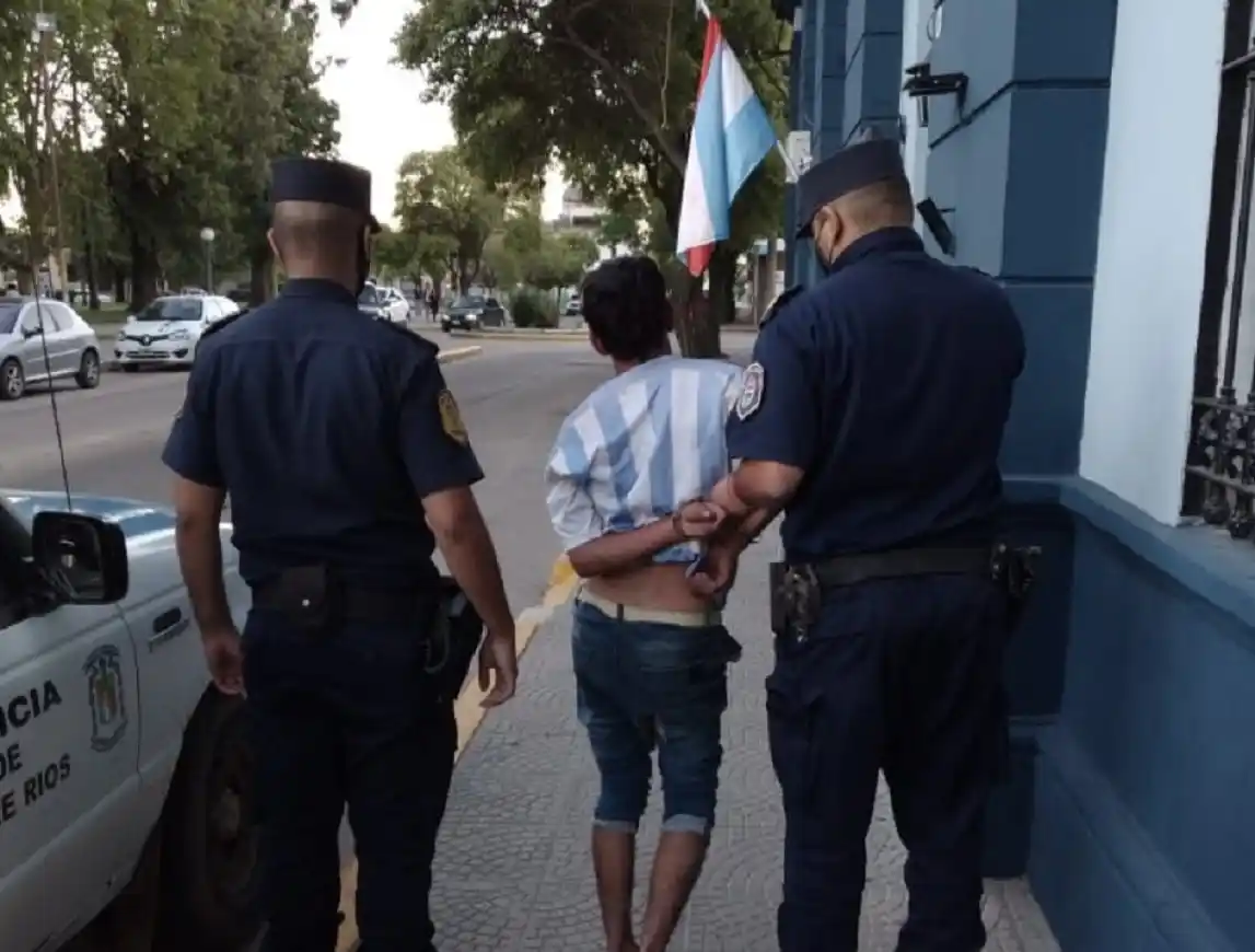 Detuvieron a un hombre con prisión domiciliaria luego de que agrediera a un vecino con un arma blanca