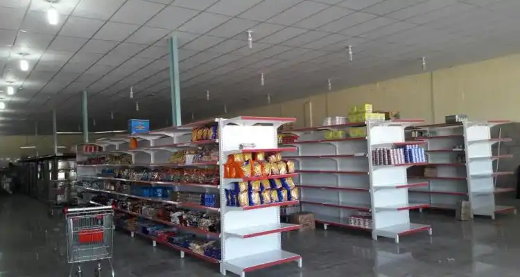 Comienza a funcionar el Supermercado chino de Lucio Mansilla y Combate de Obligado