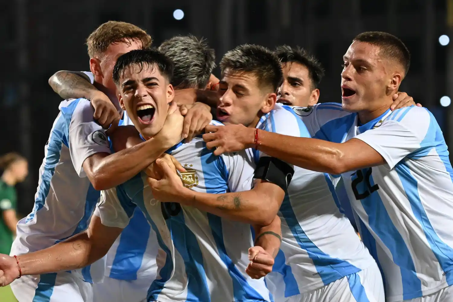 Argentina se desahogó cerca del final.