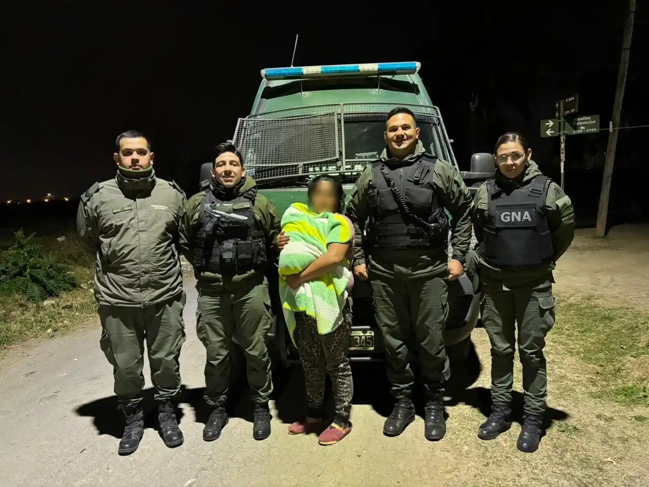 Una maniobra heroica: Gendarmes le salvaron la vida de un bebé de cinco meses que se estaba asfixiando