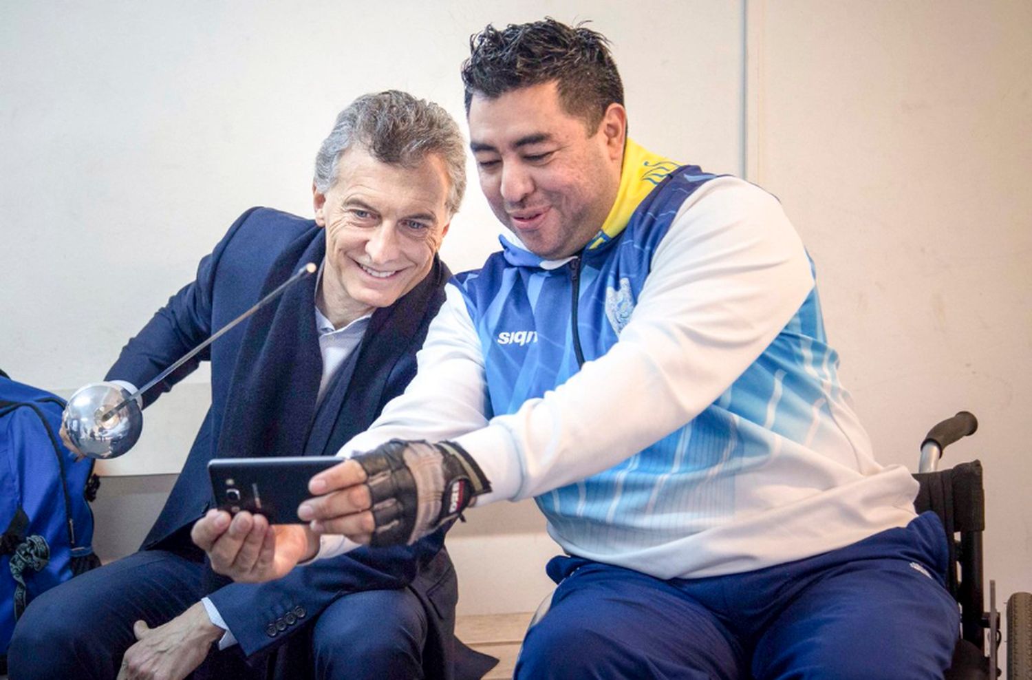 Macri jugaba con espadas mientras Cristina lo acusaba de perseguirla